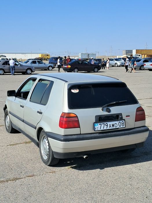 Golf 3 золотистый