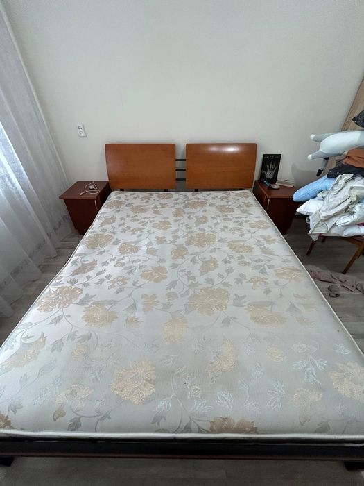 Продам кровать с матрасом.