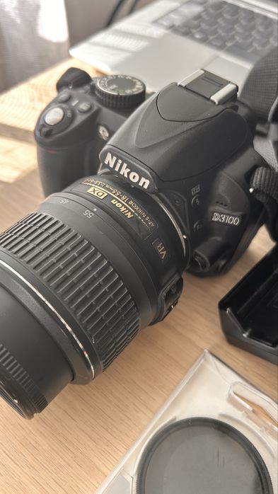 Nikon D3100 с китов обектив и аксесоари