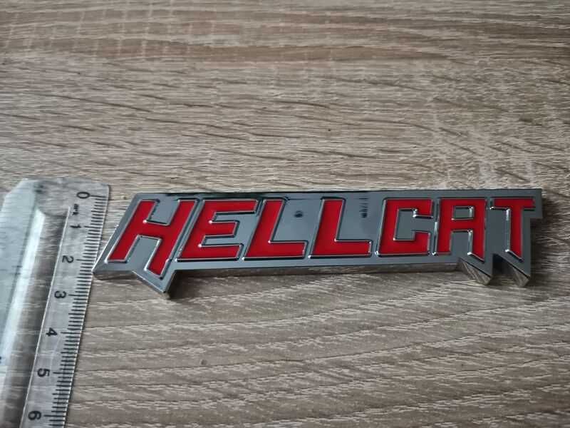 Dodge Hellcat емблема червено със сребристо