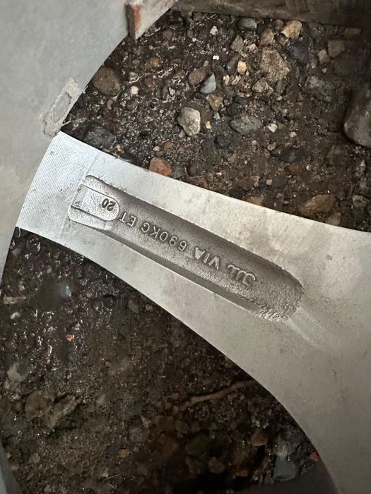 Продам 2 лиска с резиной R18