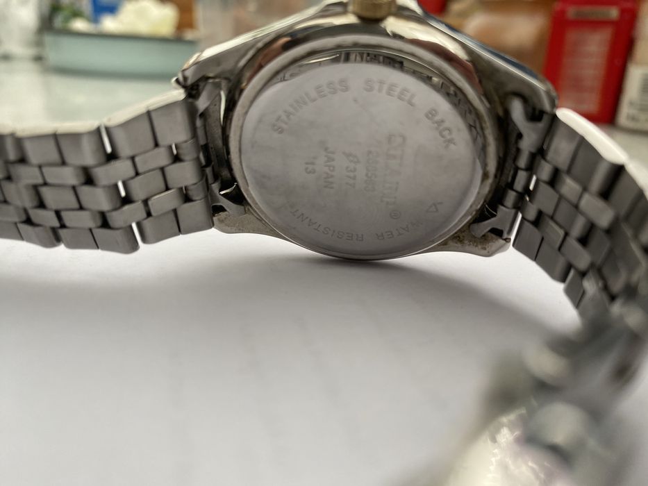 Часовник SHARP quartz