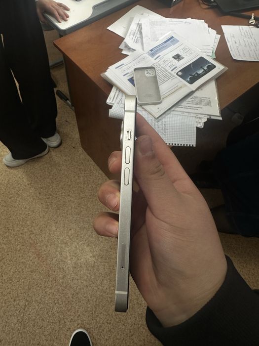 IPhone 13 белого цвета