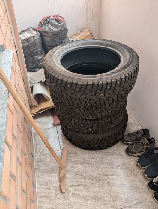 Продам зимние шины Hankook