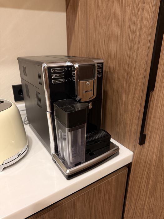 Подам кофемашину  philips