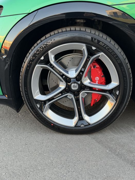 Xiaomi YU7 Max v nalichii