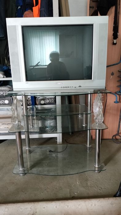 Телевизор+ подставка бу