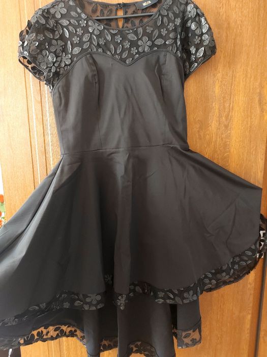 Елегантна черна рокля