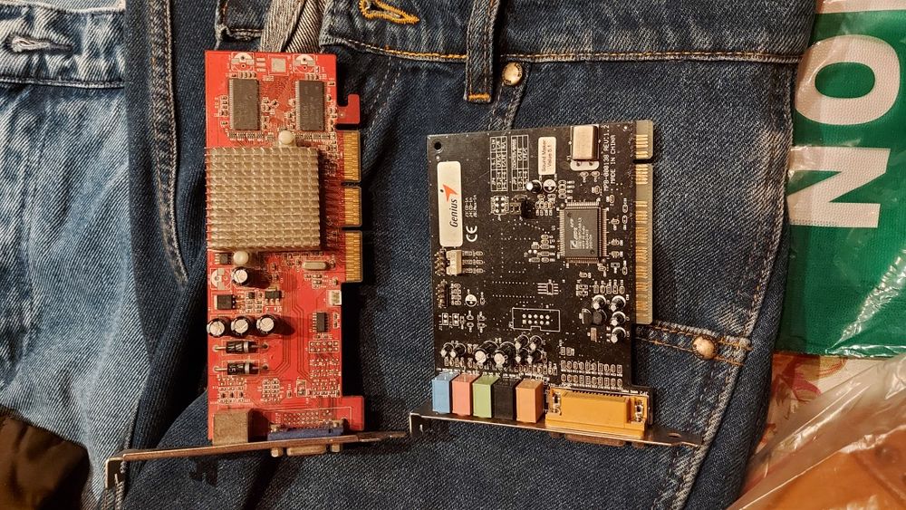 Placa video ATI Radeon + Placa sunet 5.1 Genius SBLGE6R043 SB LIVE PCI