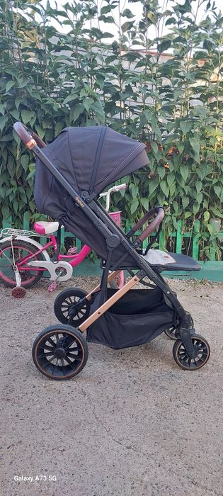 Коляска прогулочная