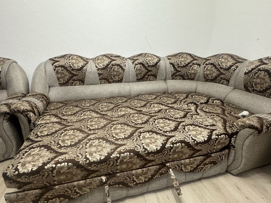 Продам диван угловой с креслом