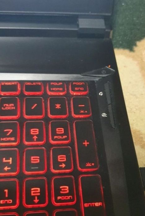 MSI Ekrani 17talik turbo