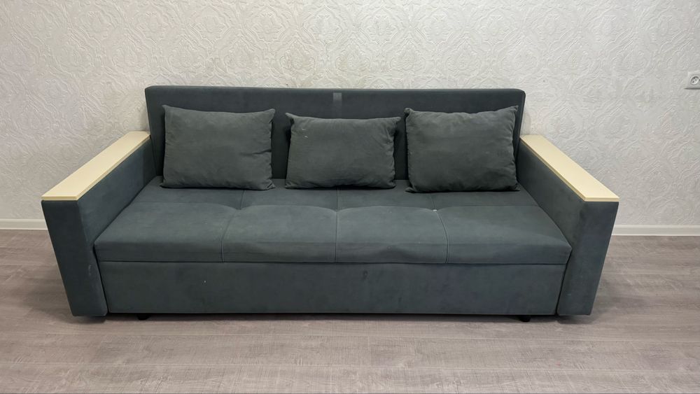 Продам диван 215см