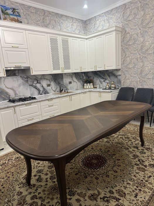 Продам срочно стол 250/100