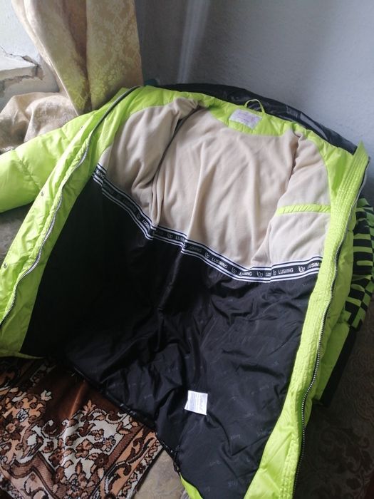 Продам детскую куртку.