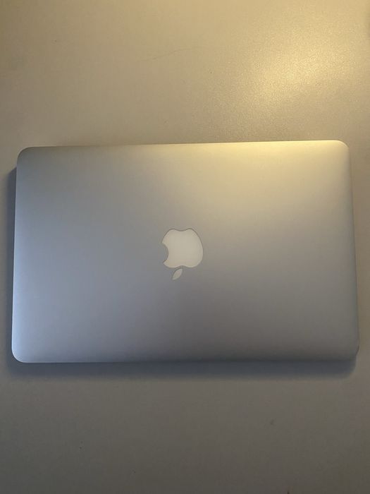 MacBook Air 13” (2013) — в отличном состоянии