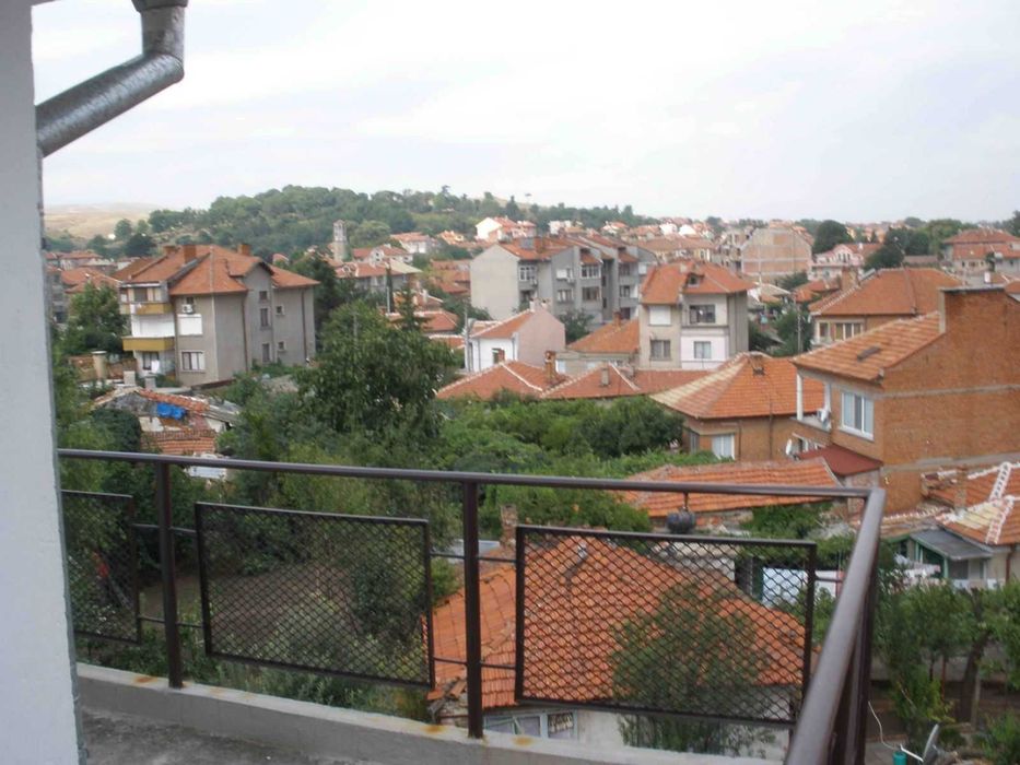 Жилищна сграда в Карнобат,обл.Бургас