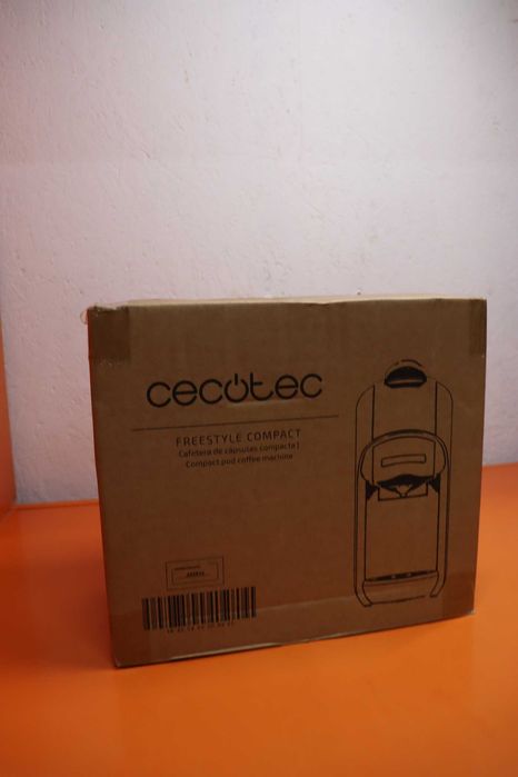 Компактна кафемашина с капсули Cecotec FreeStyle, 3 в 1 , подходяща за мляно кафе, Dolce Gusto и Nespresso