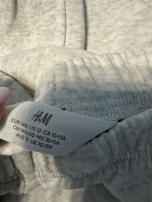 Спортен есип на H&M, подходящ за момиче на възраст 10-11г, 146