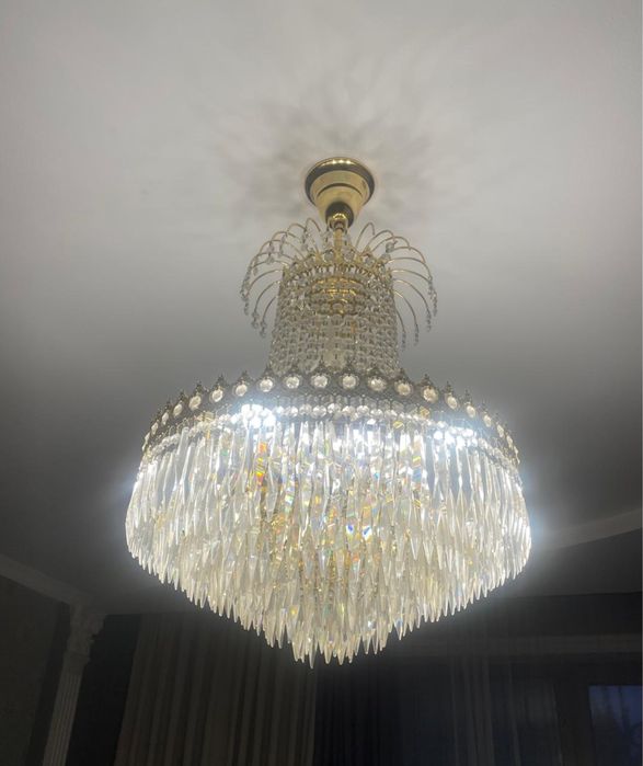 Люстра в очень хорошем состоянии