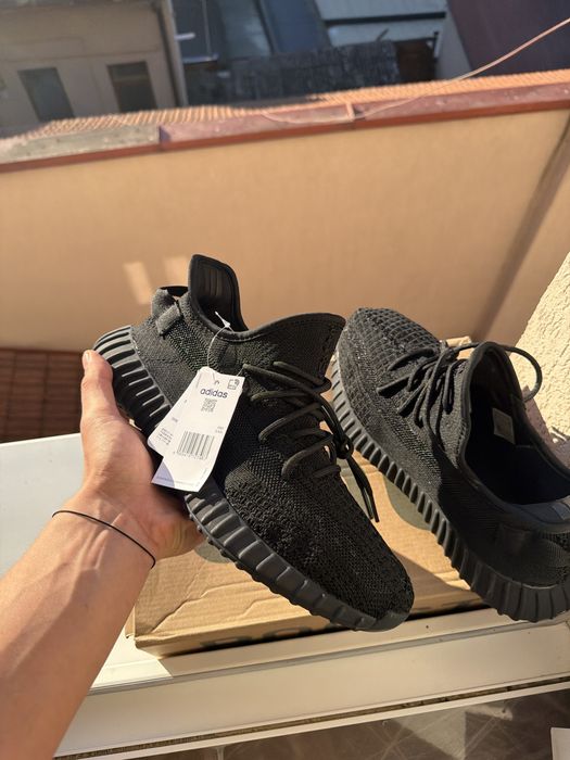 Yeezy 350 Onyx