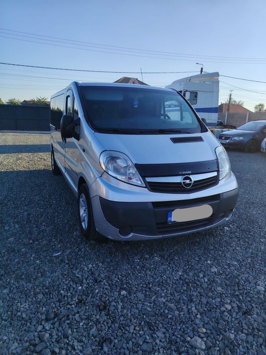 Vând opel vivaro