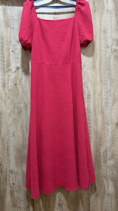 Платье с разрезом