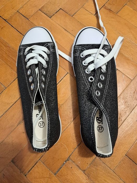 Converse  noi mărimea 37