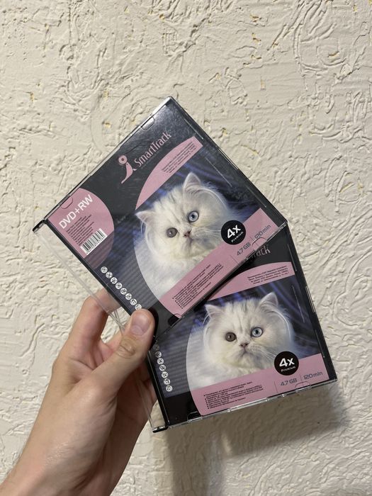 два неиспользованных DVD-RW диска