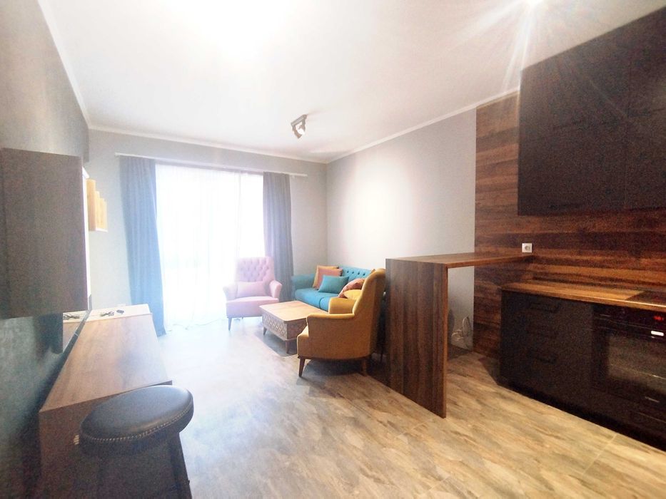 Дава се под наем Двустаен апартамент в София, Хладилника - 73 кв.м за 999 € - Снимка #2