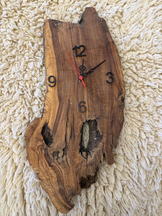 Часовник от маслинова дърво