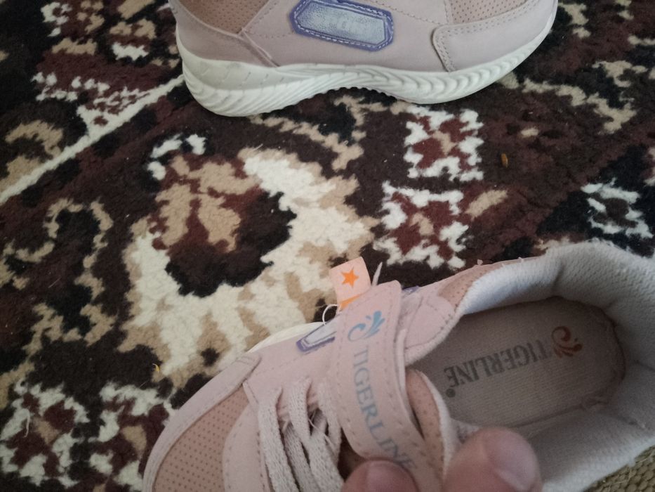 Детски затворени обувки