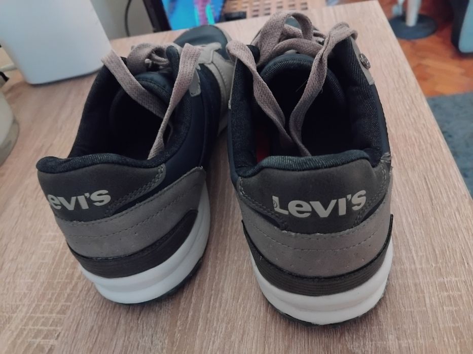 Мъжки обувки Levi's  номер 42 запазени