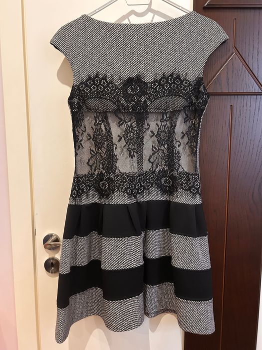 Дамска рокля с ефектен гръб