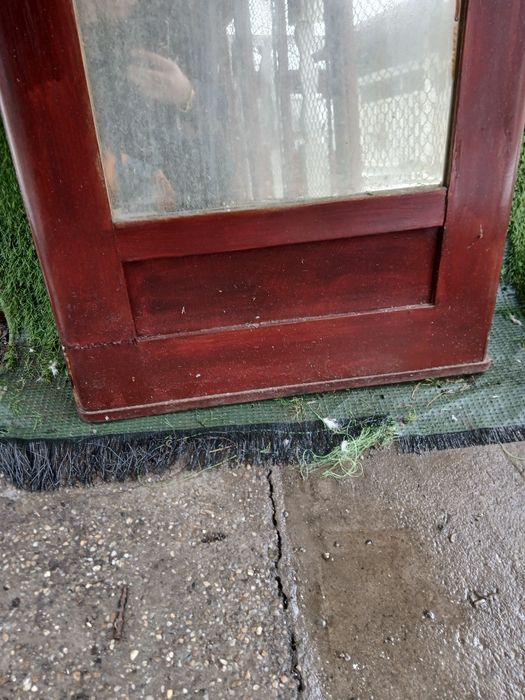 Vând oglindă foarte veche de peste 150 de ani în stare bună.
