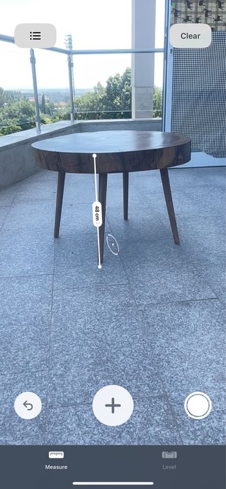 Масивна дървена маса