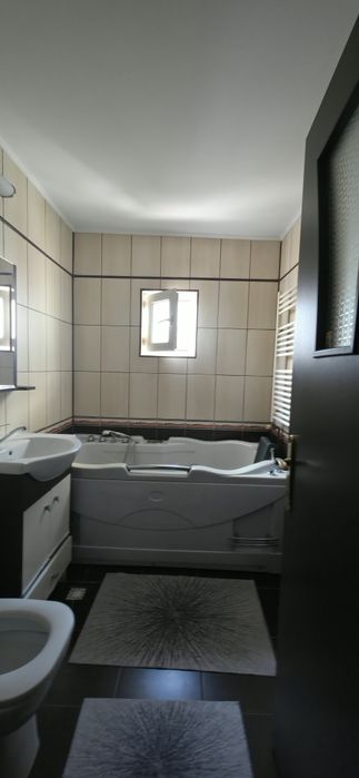 De inchiriat apartament 3 camere