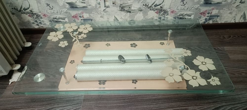 Продам стол стелянный