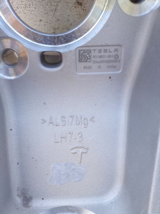 Шенкел Tesla model Y
