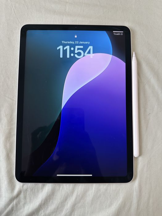 IPad Air 4th generation+ husa antisoc + husa+ cuite+ cablu 2m cu tot cu cap de incarcare.