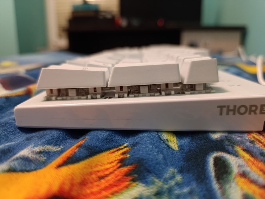 Клавиатура Genesis white Thor 303 100%-ва