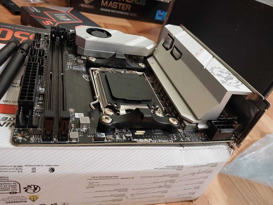 AMD Ryzen 5 9600X + MSI MPG B650i Edge Wi-Fi