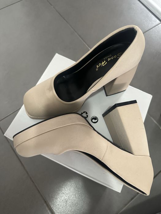 Дамски обувки с дебел ток