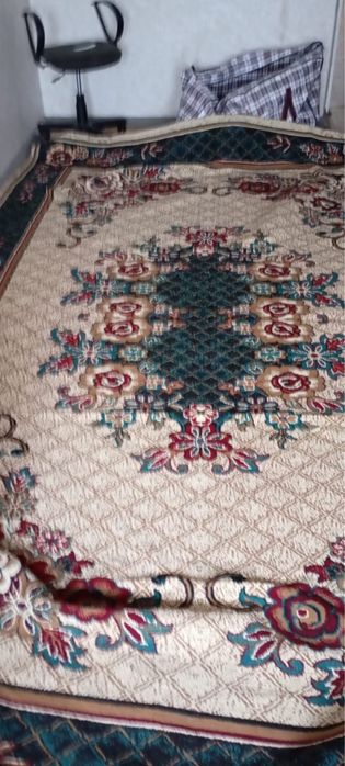 Продаются ковры.