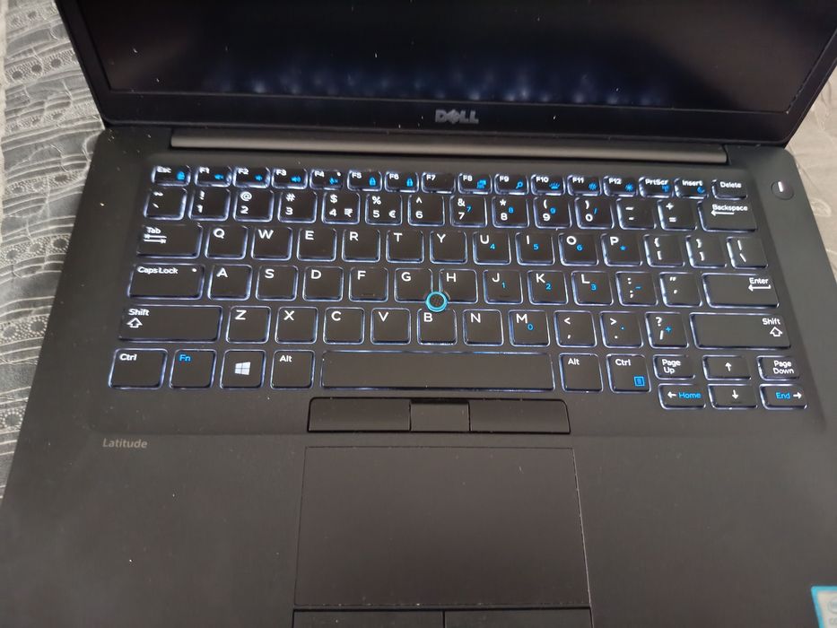 Tastatura iluminata cu touchpad si botomcase  boxe Dell latitude 7480