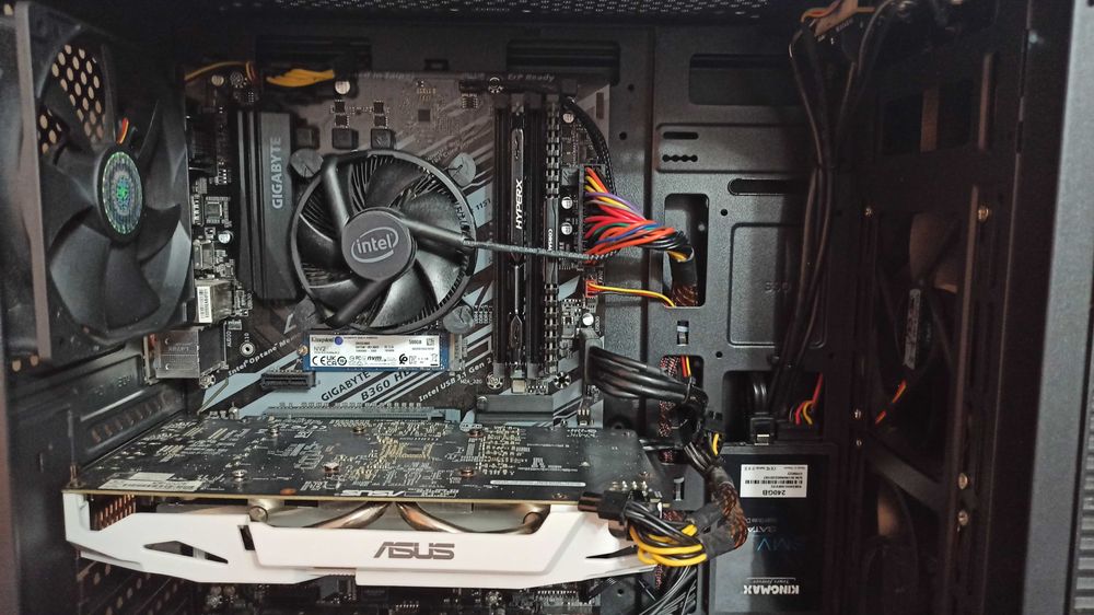 Vând unitate PC gaming