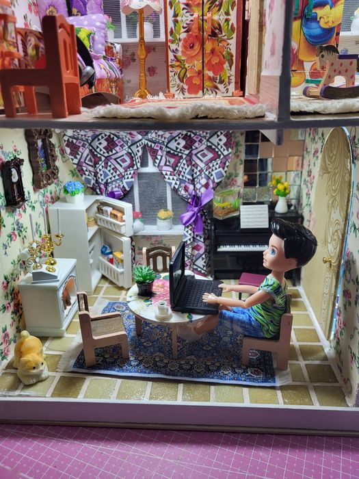 Продам кукольный домик