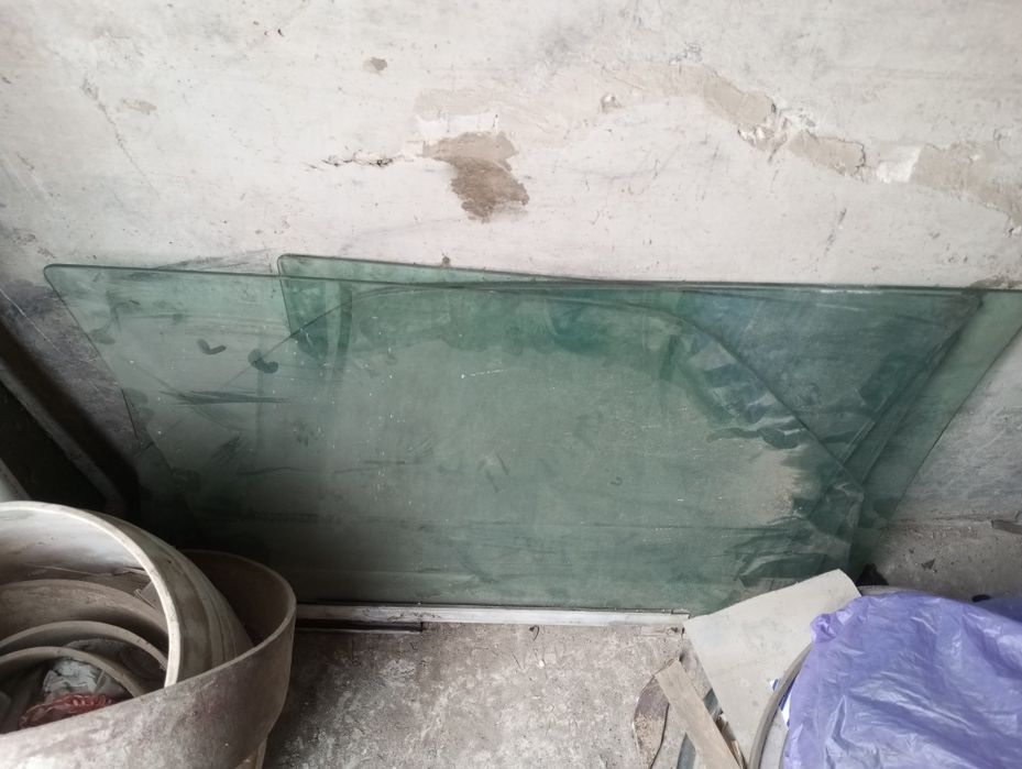 Стекла от мерседес 126