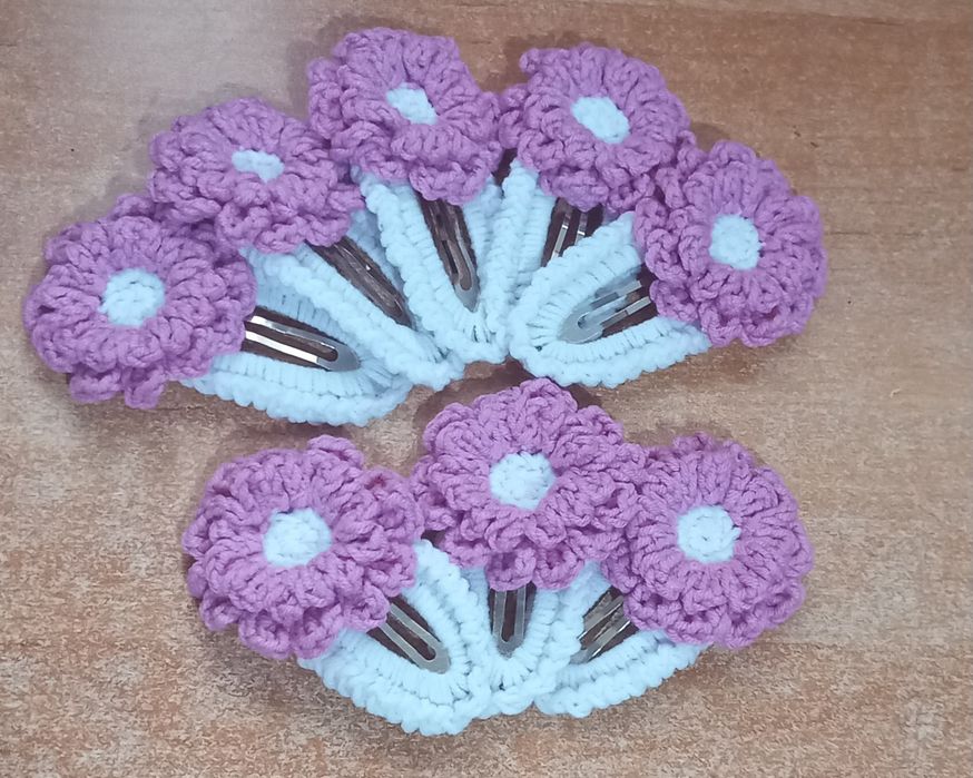 Vând agrafe croșetate handmade