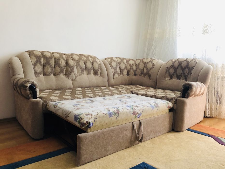 Угловой диван и 2 кресла